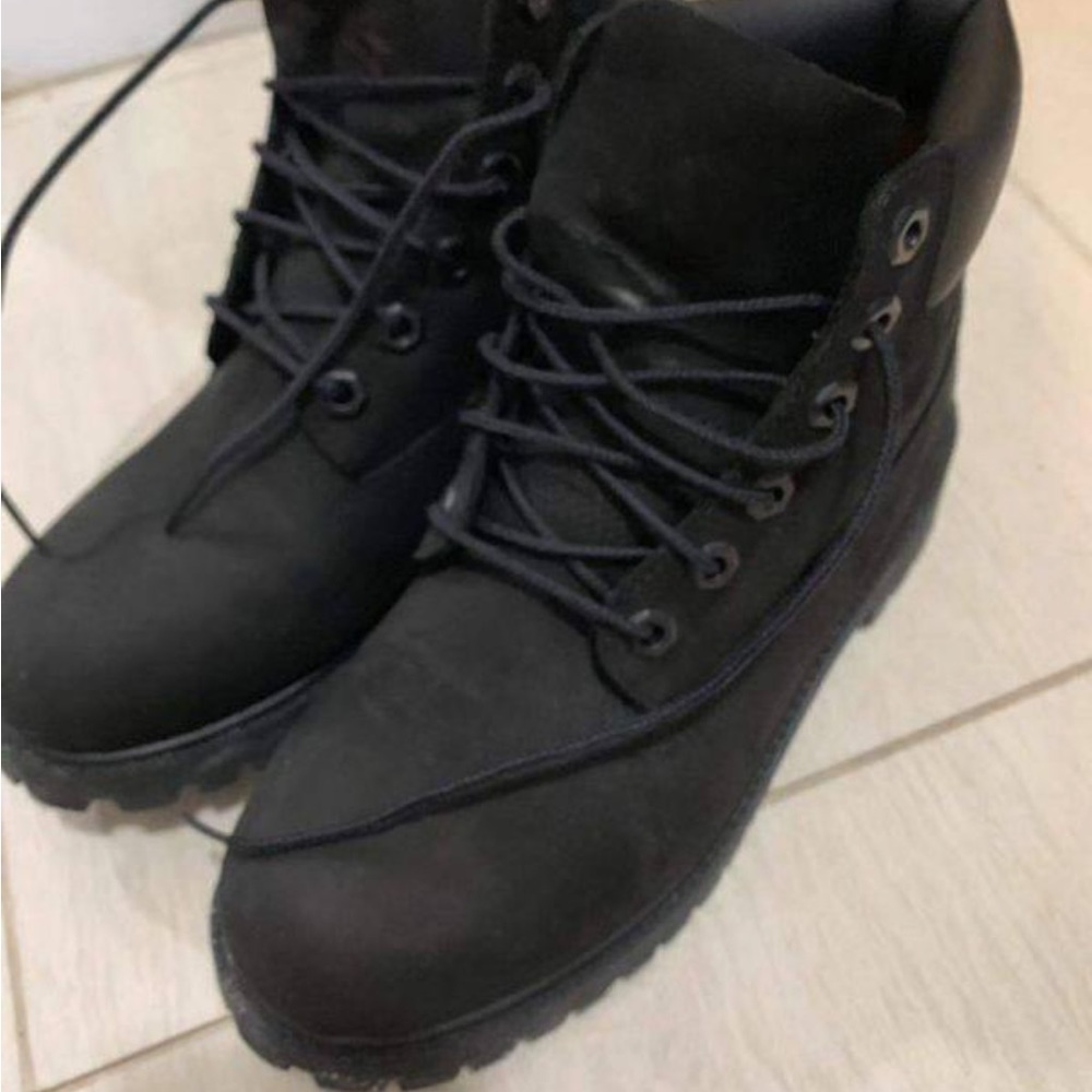 Lady’s timberland boots size 7